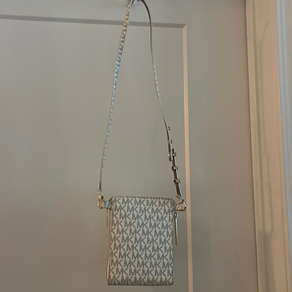 Michael Kors Purse - Picture 1 of 3